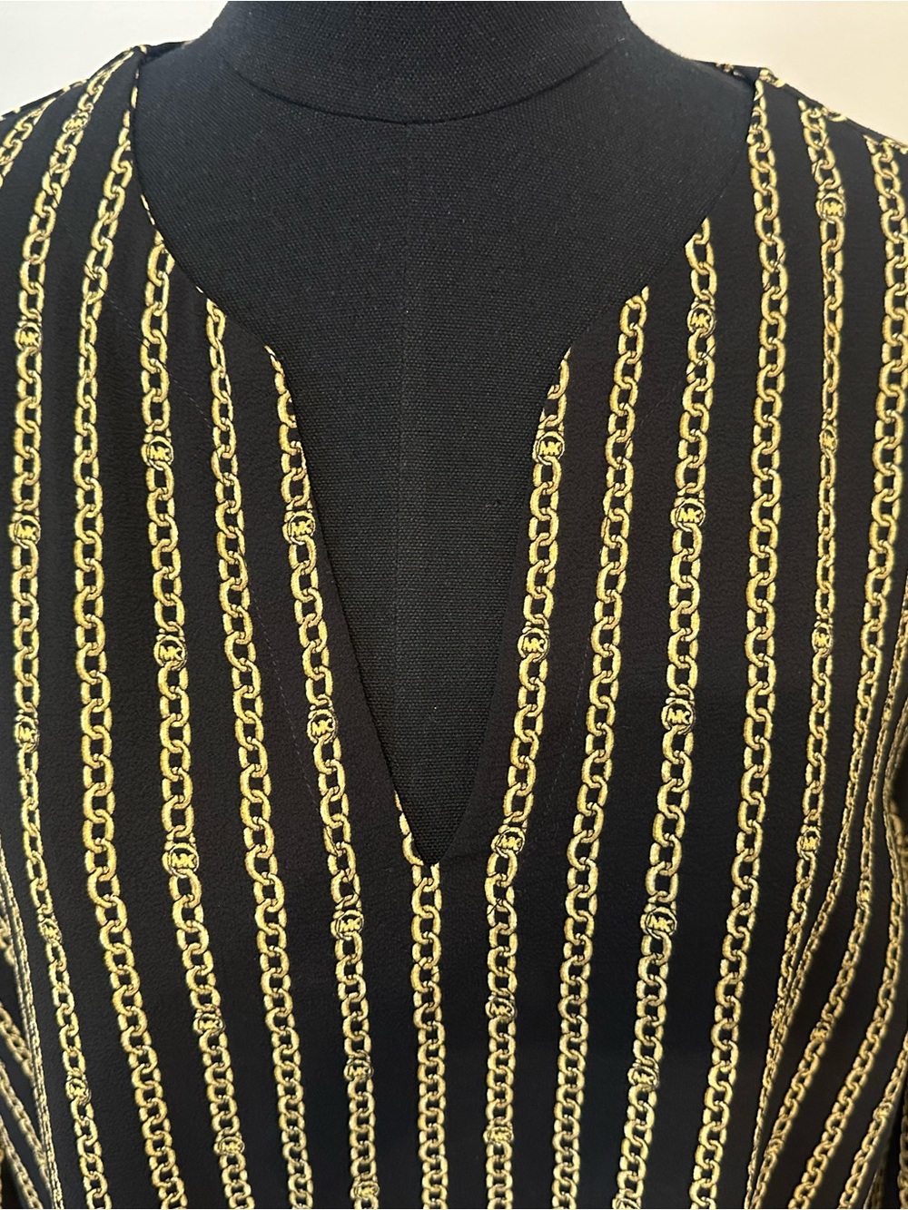 NWT Michael Kors Chain Print Blouse Large Black Gold 3/4 Sleeve Split Neck Top - Picture 3 of 9